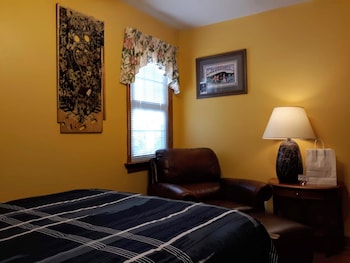 a house full of steel balls and games