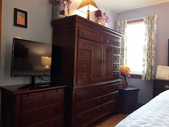 a house full of steel balls and games