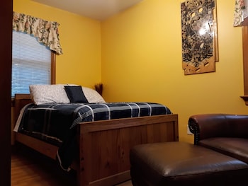 a house full of steel balls and games