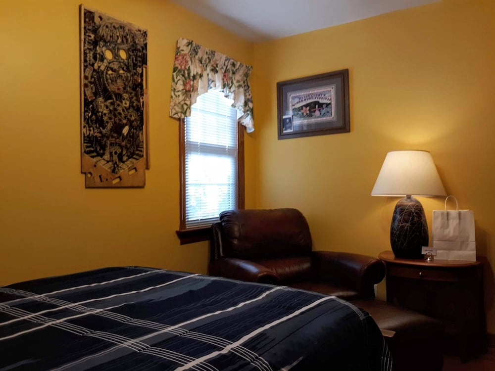 a house full of steel balls and games