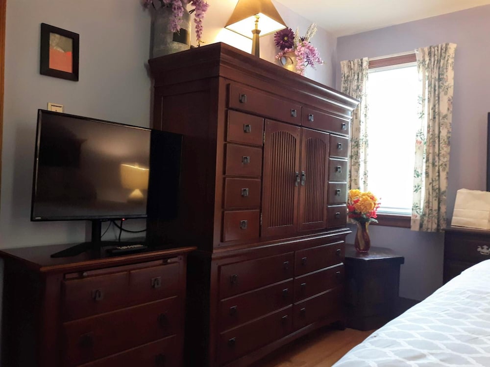 a house full of steel balls and games