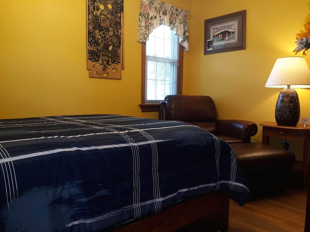 a house full of steel balls and games