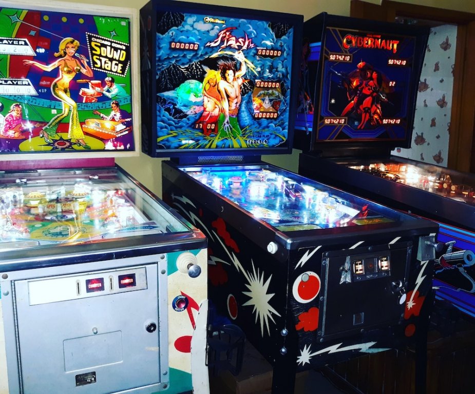 a house full of steel balls and games