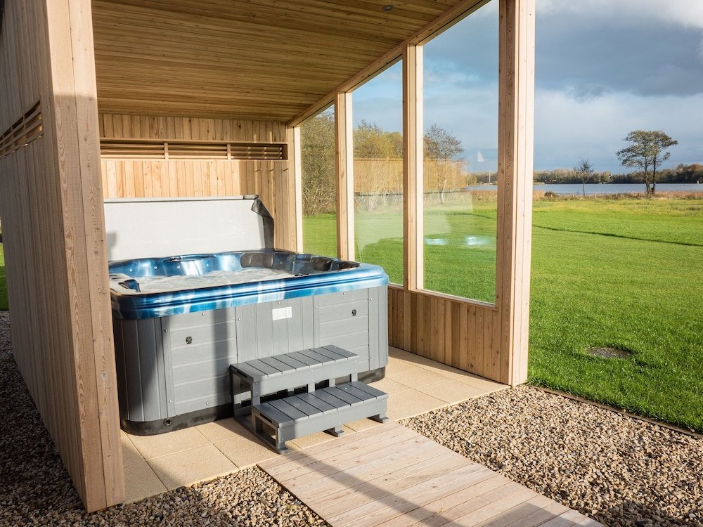 platinum lakeside lodge at mullans bay