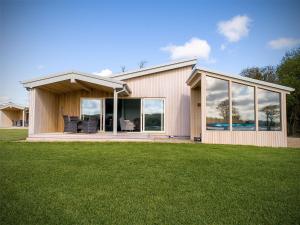 platinum lakeside lodge at mullans bay