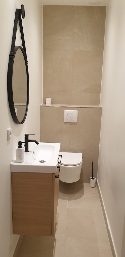 large retro chic flat 100m2 in city center parking