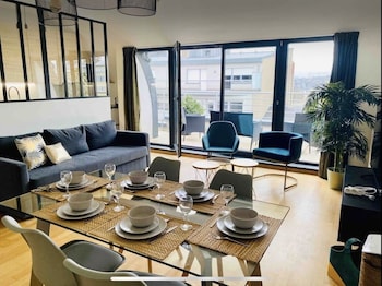 large retro chic flat 100m2 in city center parking