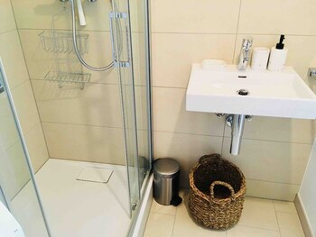 large retro chic flat 100m2 in city center parking
