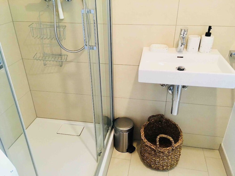 large retro chic flat 100m2 in city center parking