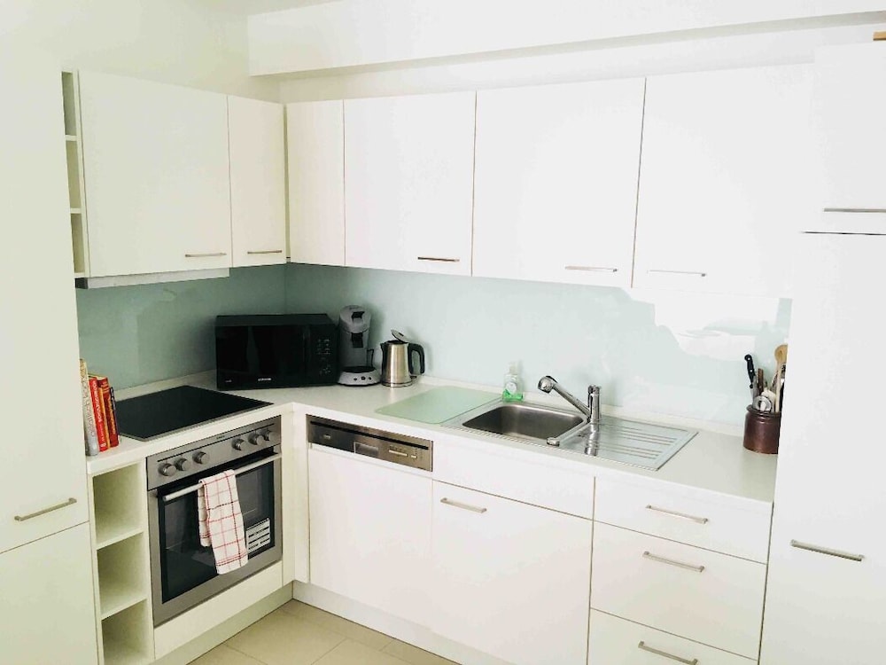 large retro chic flat 100m2 in city center parking