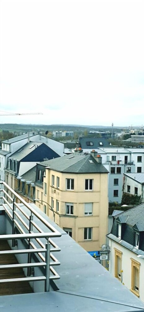 large retro chic flat 100m2 in city center parking