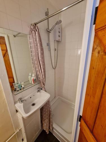 17Th-Century One Bed Studio With Parking & Garden!,Retford>>Nottinghamshire,0 star