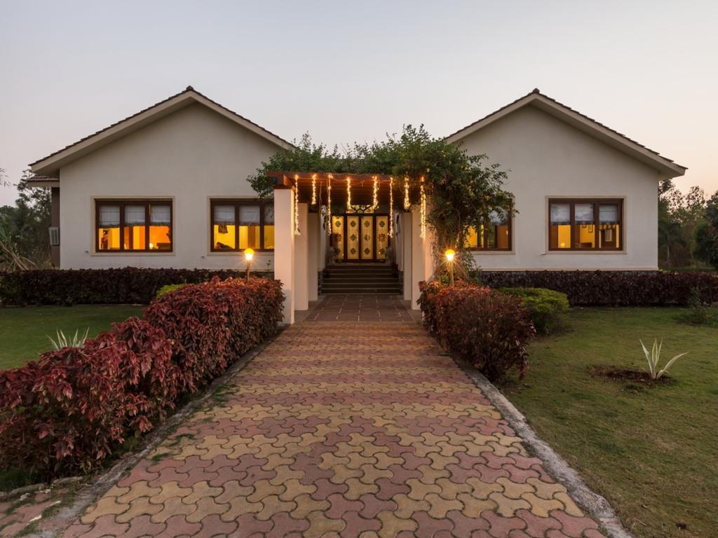 ama stays and trails nine palms alibag
