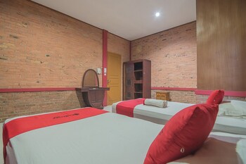 reddoorz plus lodaya gunung geulis puncak