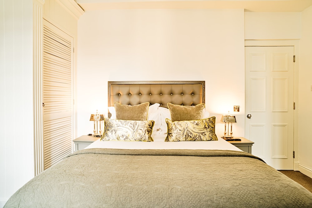 re imagined flat in georgian architecture townhouse