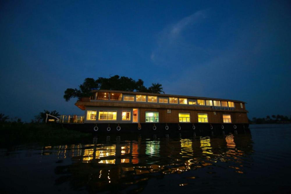 indiavacationz houseboat