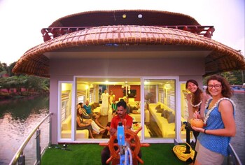 indiavacationz houseboat