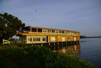 indiavacationz houseboat