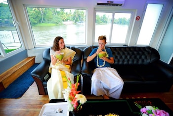 indiavacationz houseboat