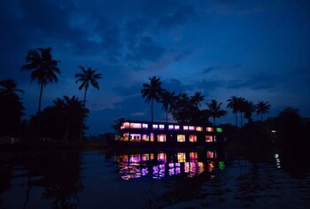 indiavacationz houseboat