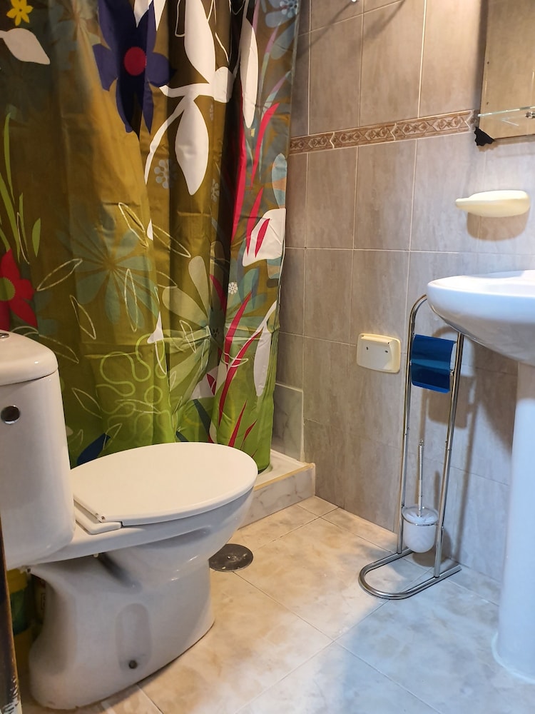low cost room plaza de hierro i