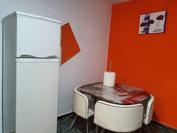 low cost room plaza de hierro i