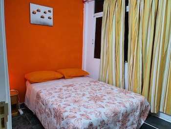 low cost room plaza de hierro i