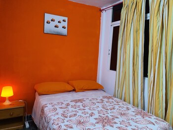 low cost room plaza de hierro i