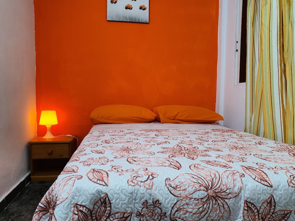 low cost room plaza de hierro i