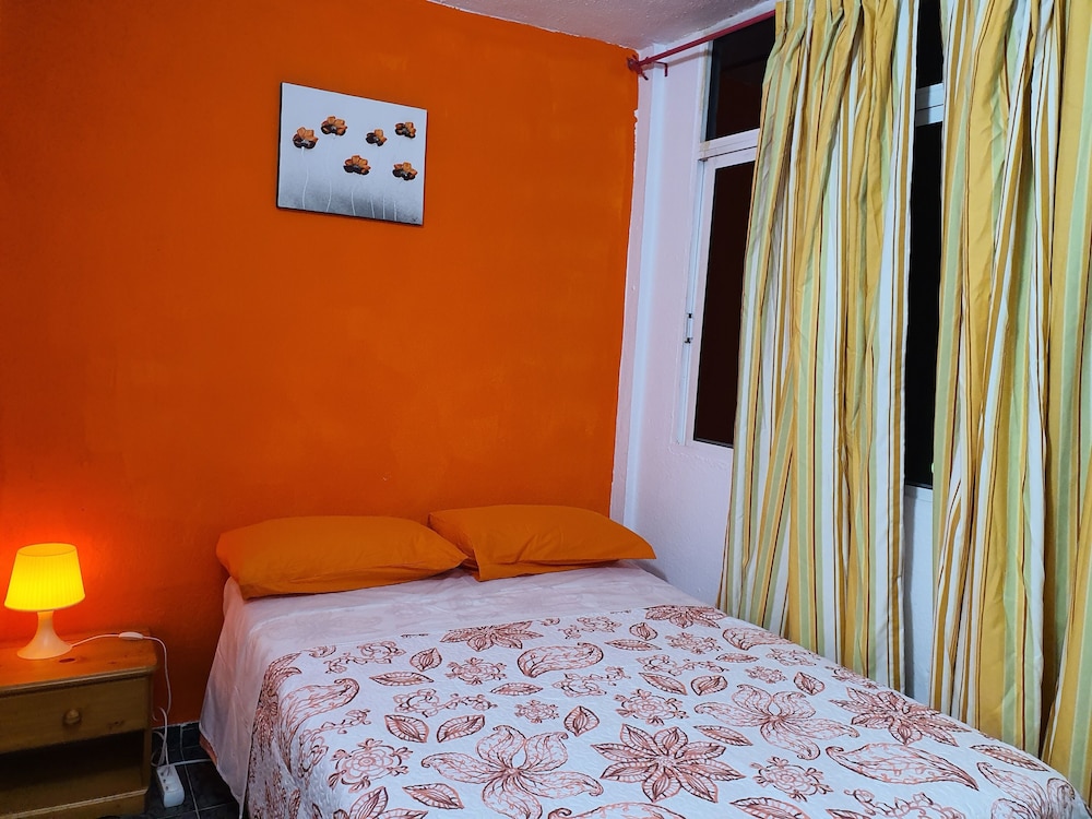 low cost room plaza de hierro i