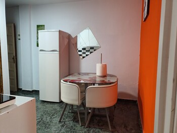 low cost room plaza de hierro i