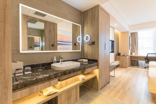 atour hotel tianma weifang