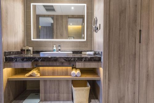 atour hotel tianma weifang