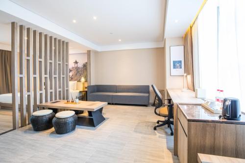 atour hotel tianma weifang