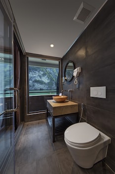 scarlet pearl cruises