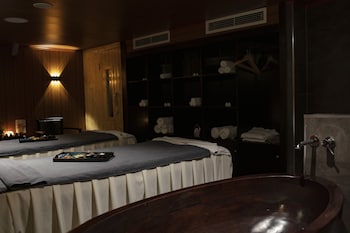 scarlet pearl cruises