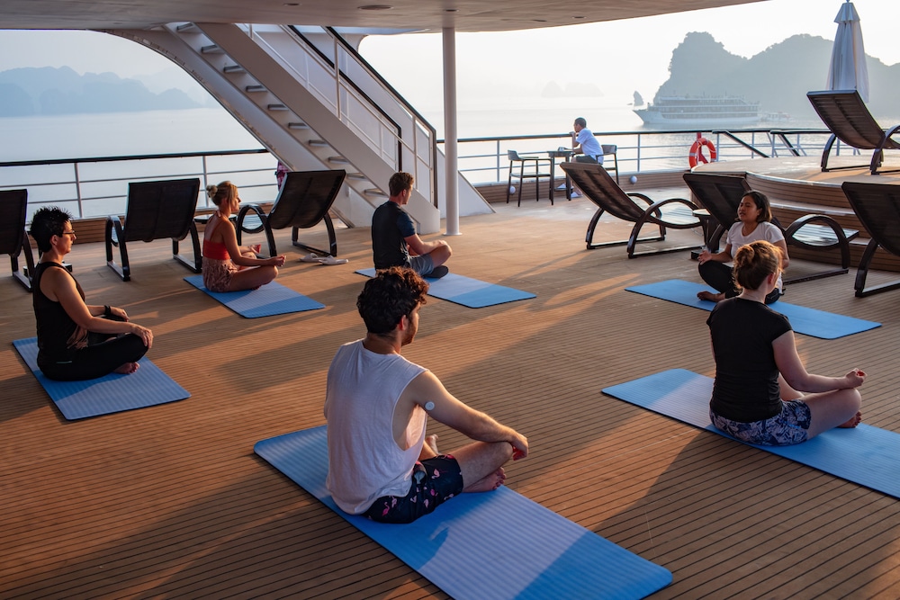 scarlet pearl cruises