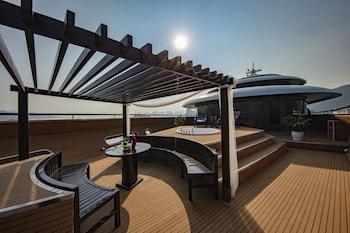 scarlet pearl cruises