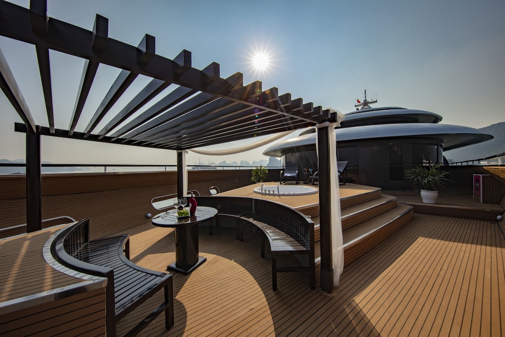 scarlet pearl cruises