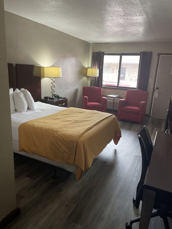 royal inn and suites