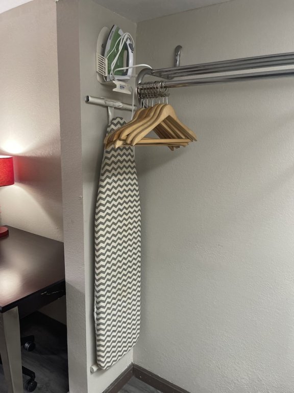 royal inn and suites