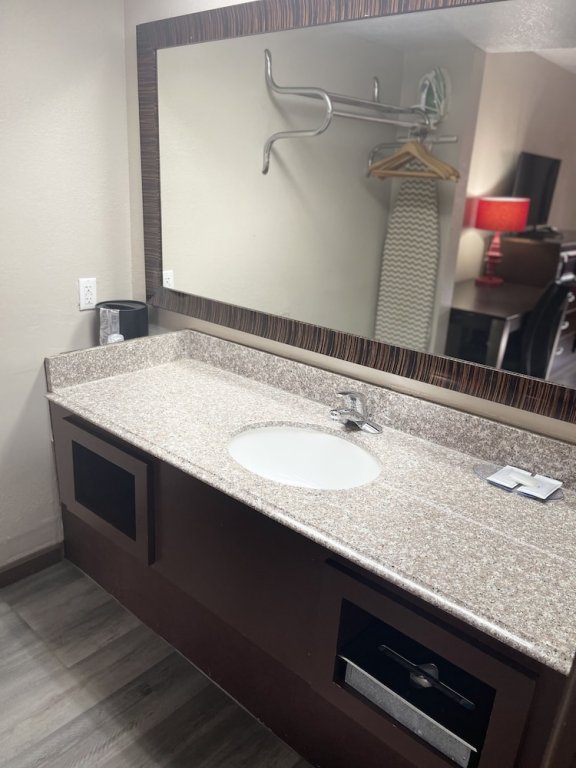 Royal Inn & Suites,Mountain Grove>>Cabool,2 star