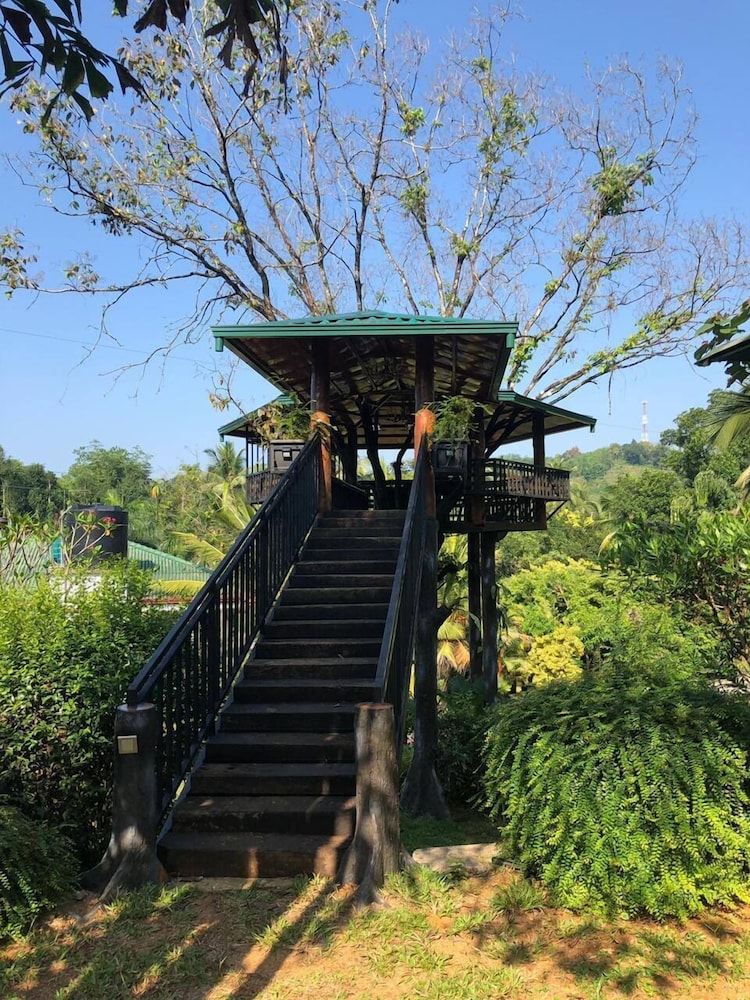 thevni holiday resort
