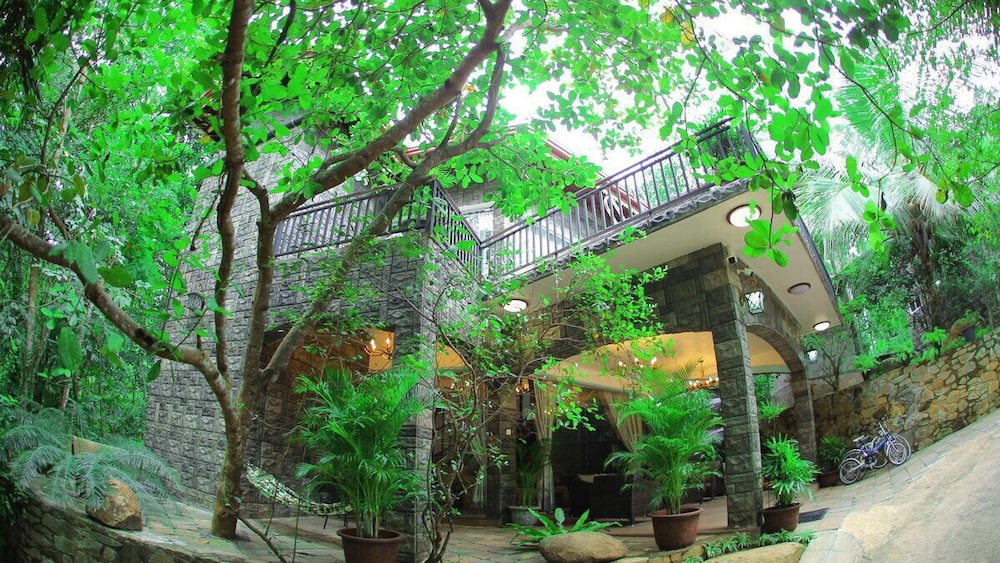 thevni holiday resort