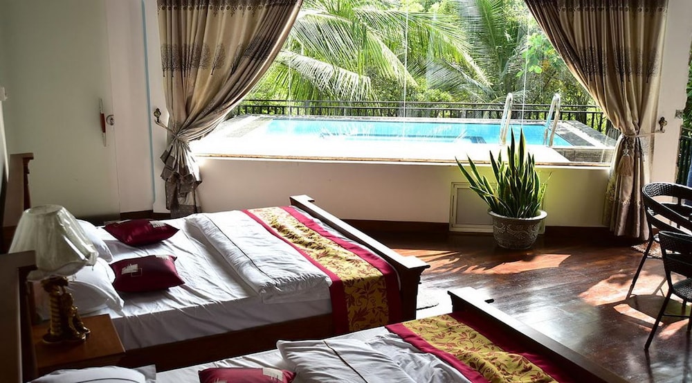 thevni holiday resort