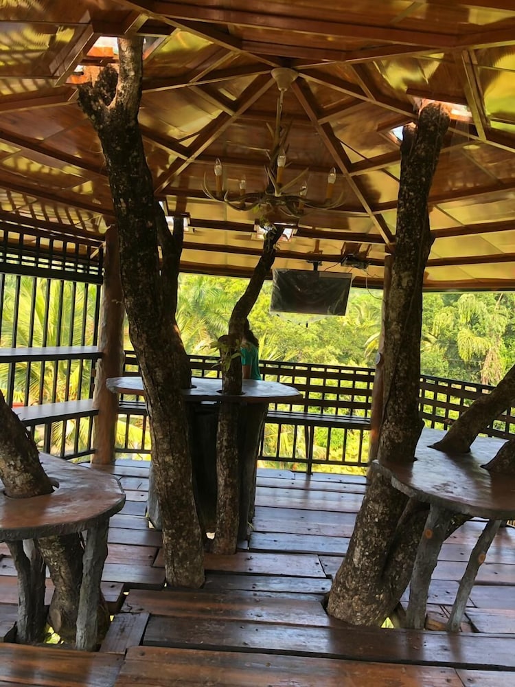 thevni holiday resort