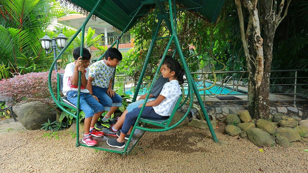 thevni holiday resort