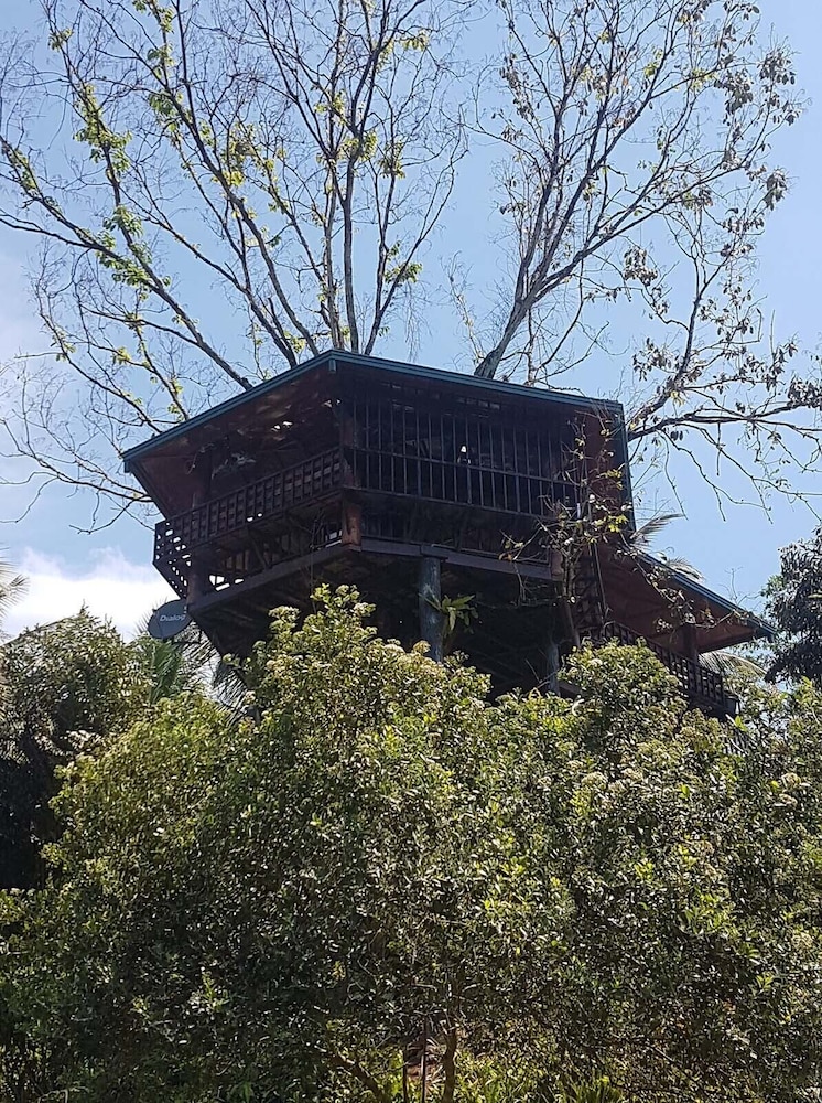 thevni holiday resort