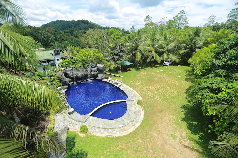 thevni holiday resort