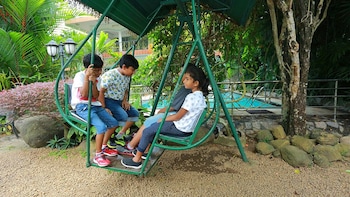 thevni holiday resort